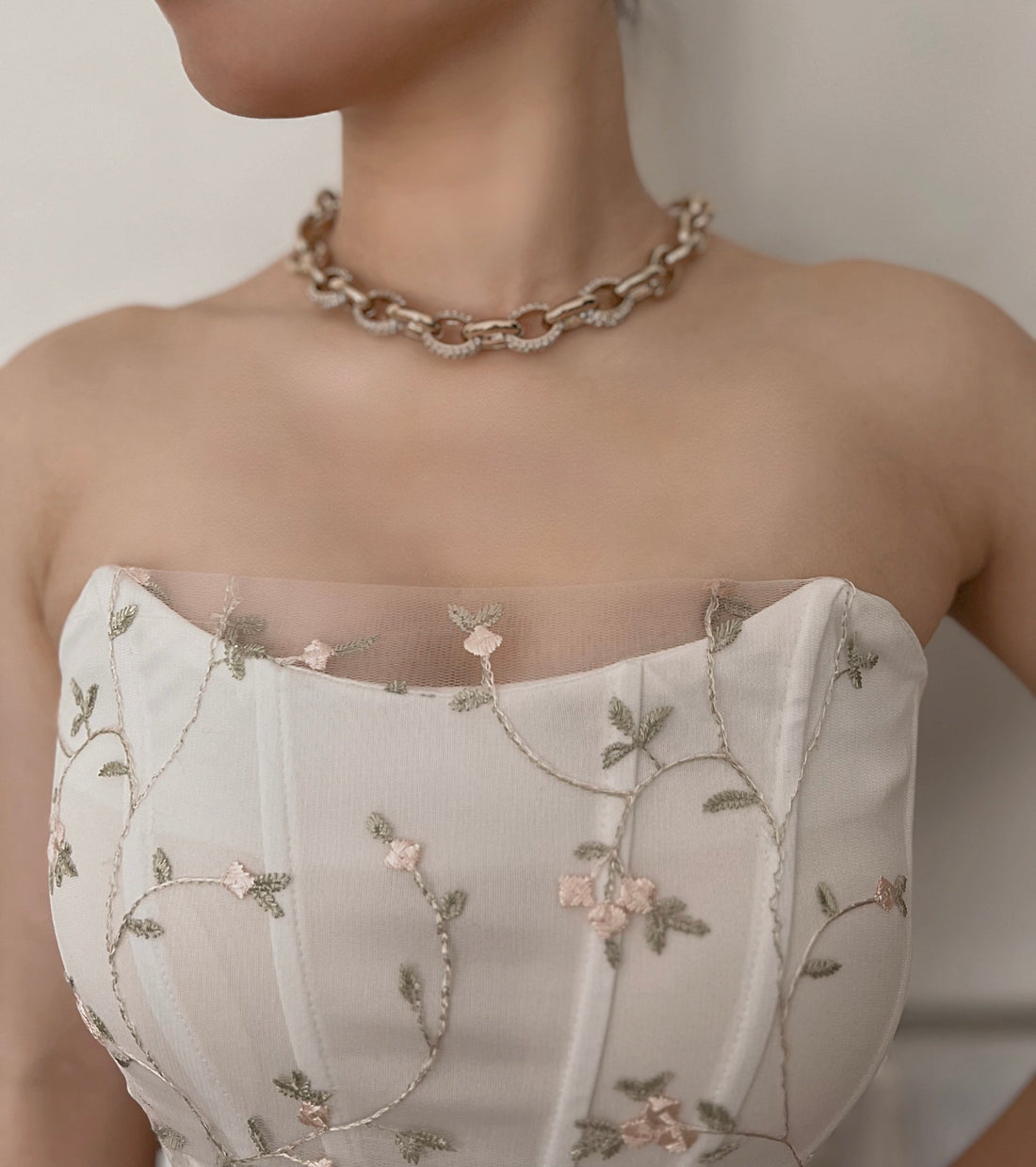 Choosing the Most Complementary Necklace Style for Your Neckline - KORYANGS