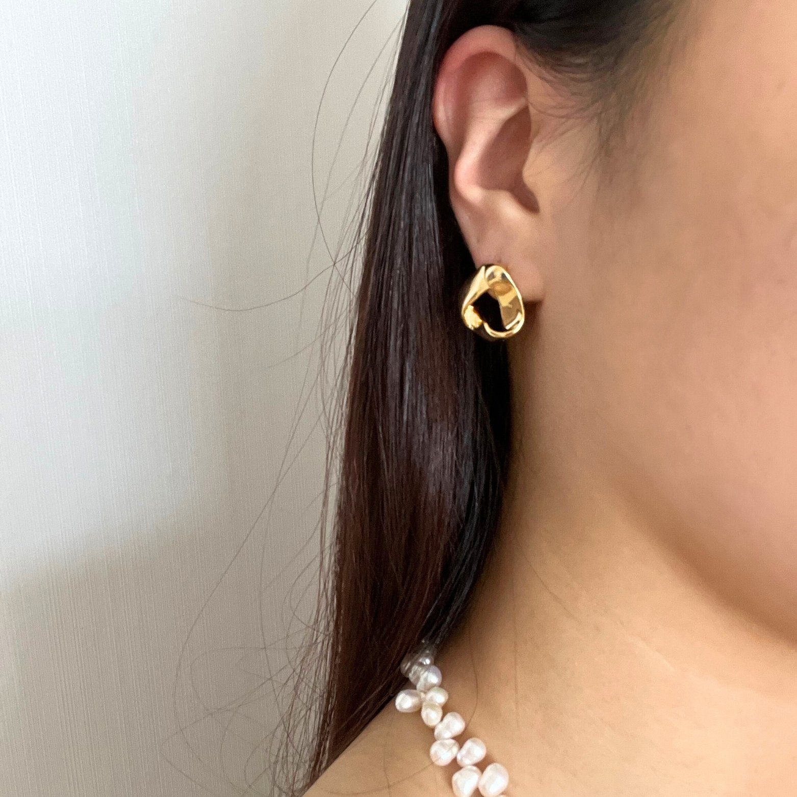 Hyeon 18k Gold Vermeil Sterling Silver Earrings om models ear- KORYANGS Brand